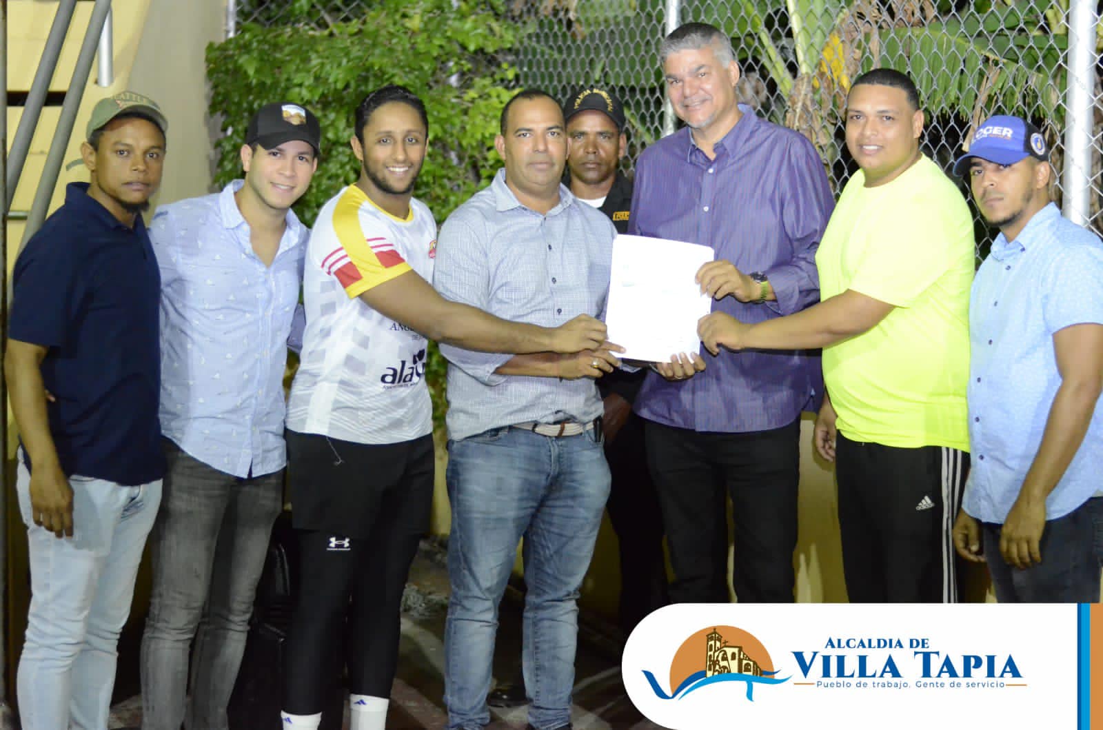 Alcalde  Yoger De Leon Participamos de las Semifinales del Torneo Navideño del Club Nudio Rosario