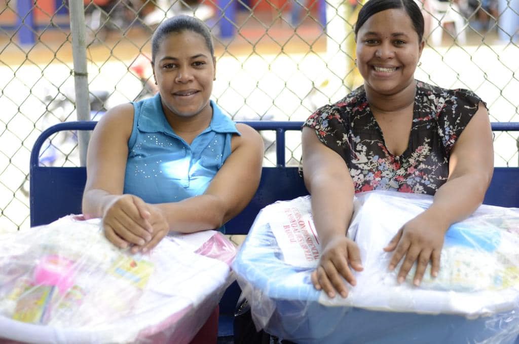 Entrega le de Canastas a Mujeres Embarazadas de la Comunidad del Coco Central